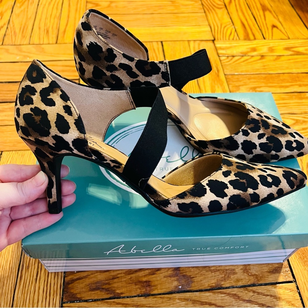 NEW ABELLA TRUE COMFORT LEOPARD HEELS SIZE 10